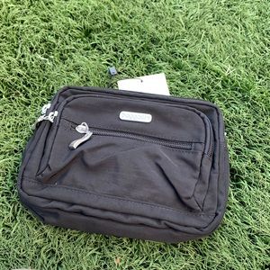 Belt pouch with shoulder strap